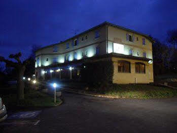 Le Clos Du Loup Rouffiac-Tolosan Bagian luar foto